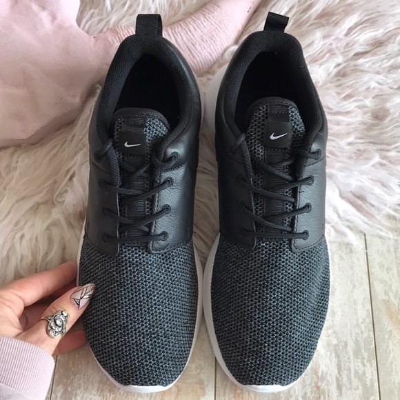 NWT Nike Roshe One knit Leather - Picture 3 of 7